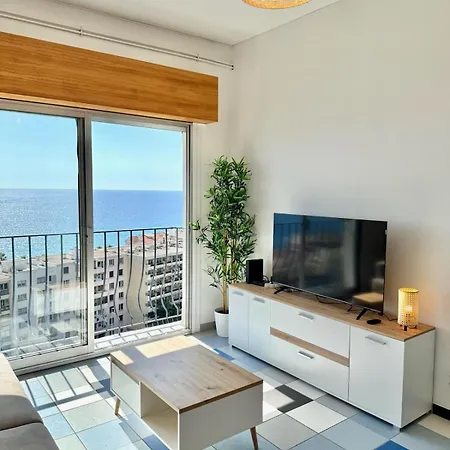 Vue Panoramique, Et Promenade A Pied *